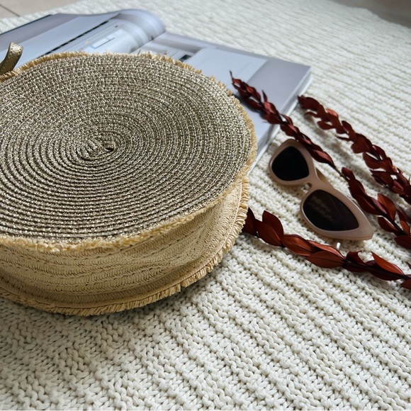 Shine Round Woven Boho Crossbody Bag | SUNGLASSES NOT INCLUDED - Picture 3 of 3